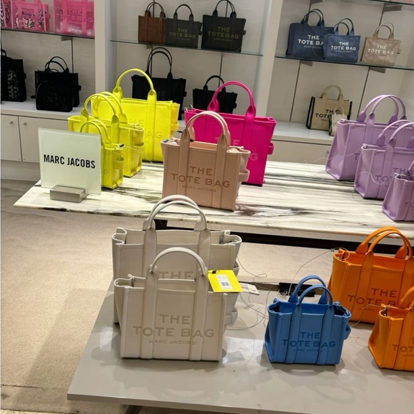 Meet your Posher, Mercedes - Picture 1 of 1